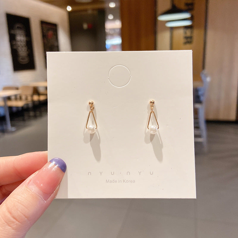 Women's Korean Style Metal Alloy Pearl High-grade Long Stall Light Stud Earrings