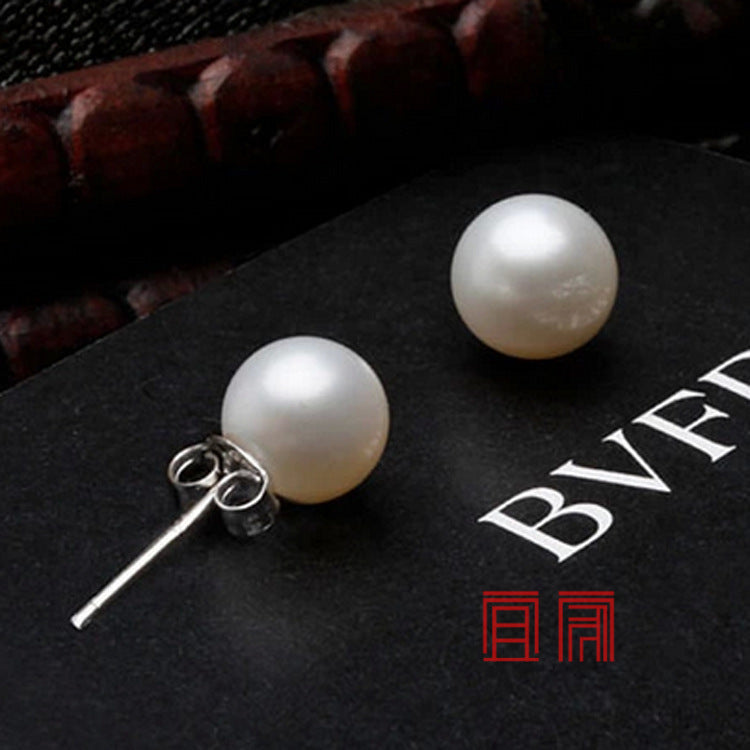 Women's Simple Pearl Korean Shell Pearls Fashion Stud Earrings