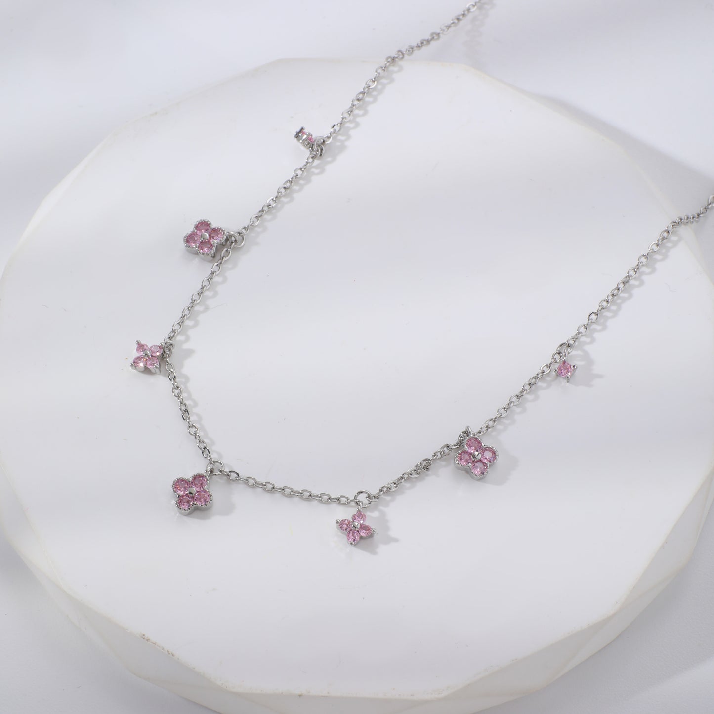 Elegant Light Luxury Clover Four-leaf Flower-shaped Clavicle Chain Necklaces