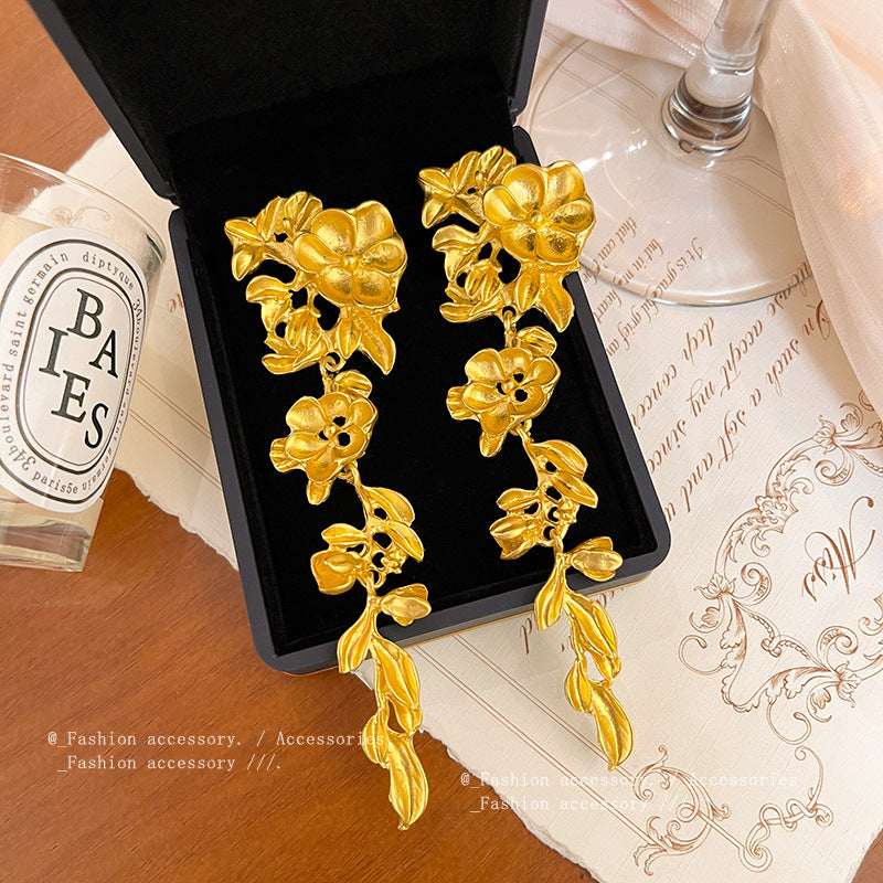 Women's Sier Needle Fresh Flower For Light Luxury Minority High-grade Pearl Stud Earrings