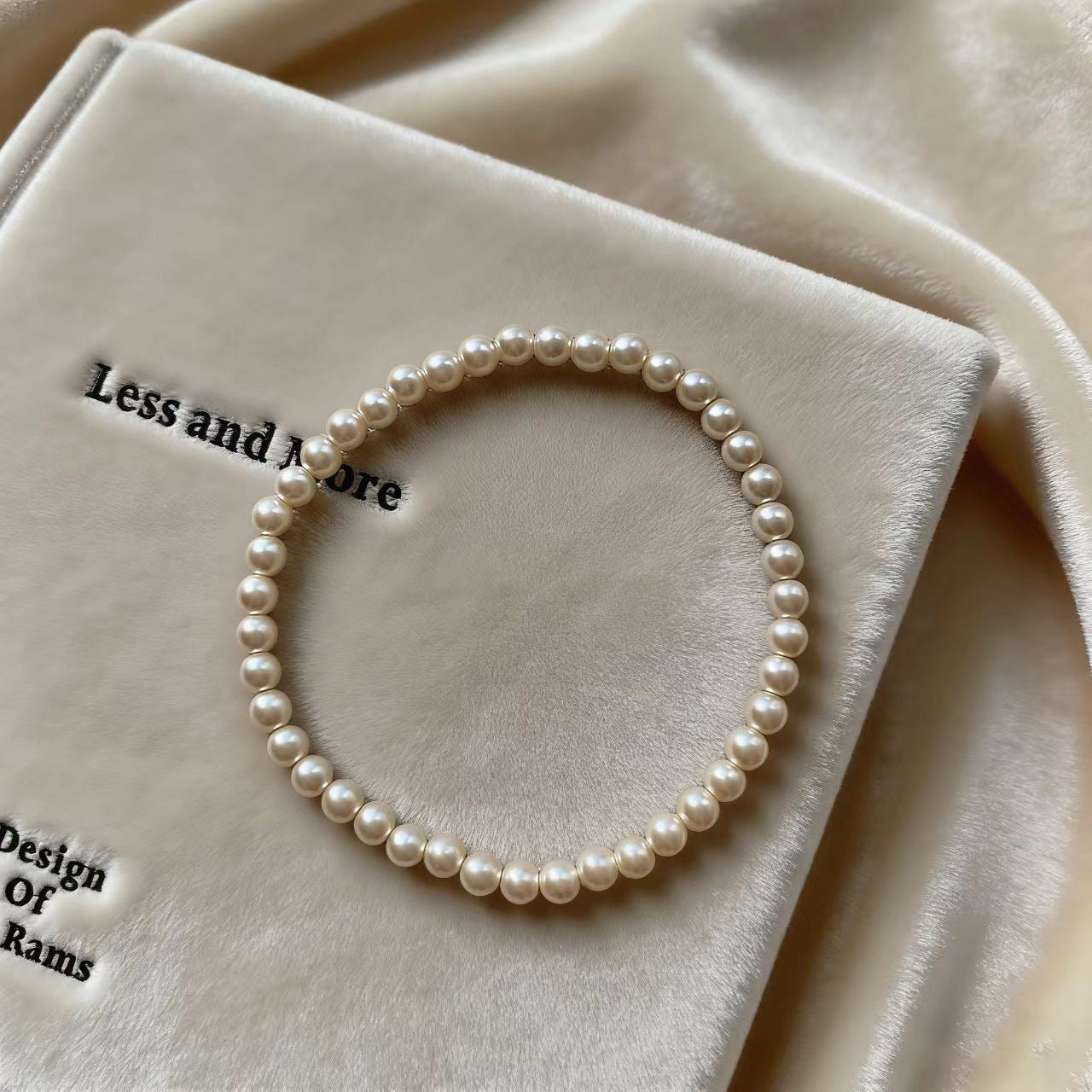 Women's Cream Mocha Mousse Pearl Light Luxury High-grade Temperament Bracelets