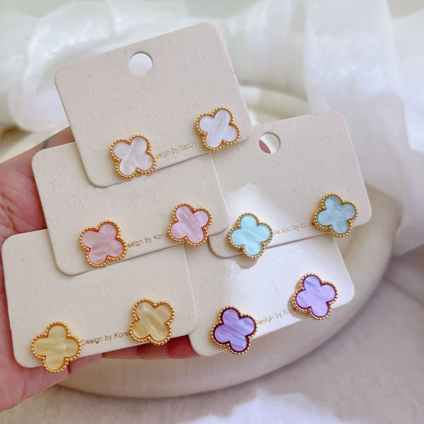 Gold-plated Retro Classic Fashion Four-leaf Clover Resin Female Light Luxury Stud Earrings