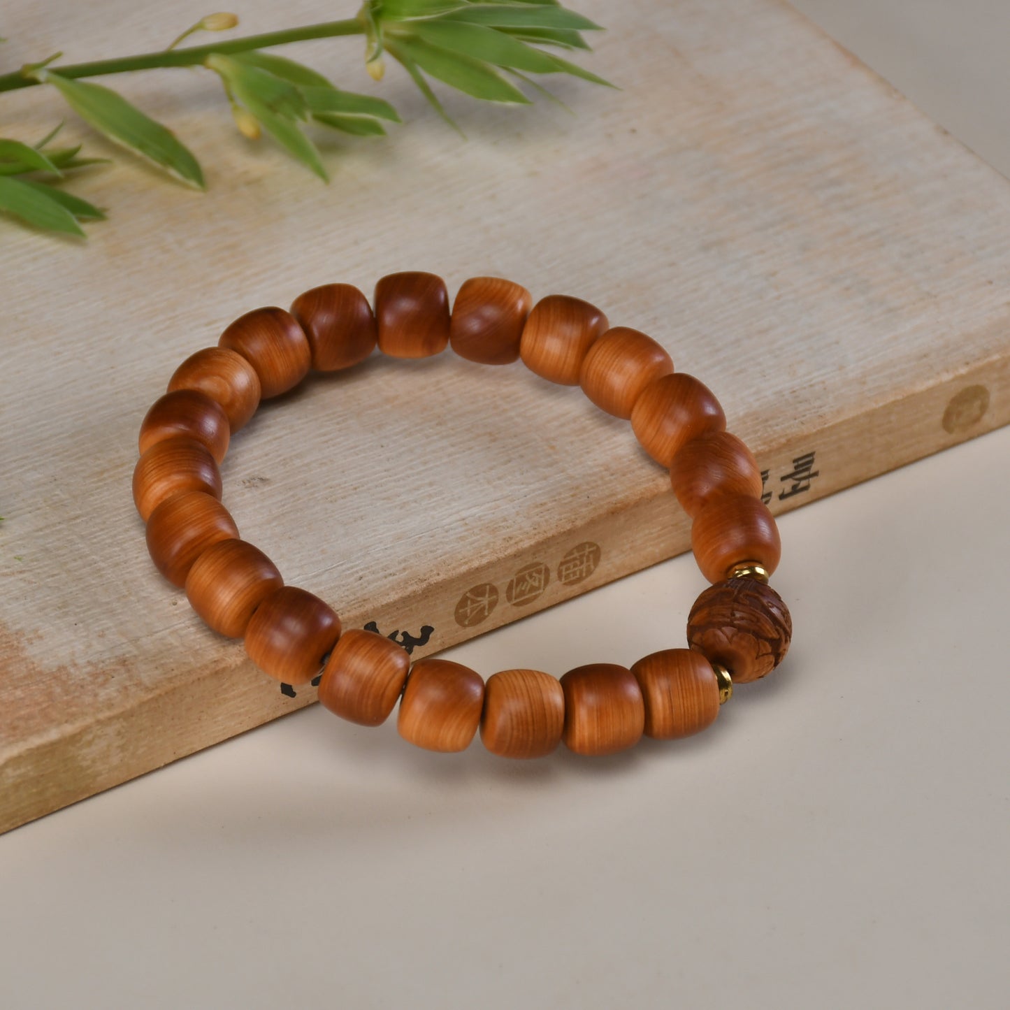 Women's & Men's Arborvitae Lightning Transparent Buddha Beads Live Studio Drainage Temple Bracelet