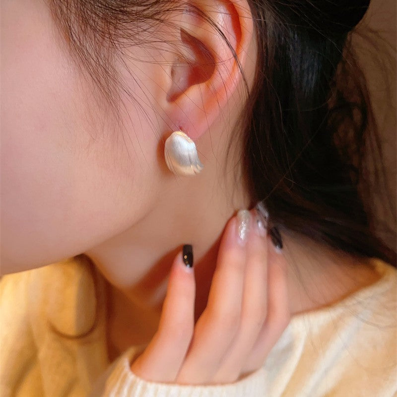 Women's Minority Fashion Brushed Sier Metal Texture Quality Light Stud Earrings