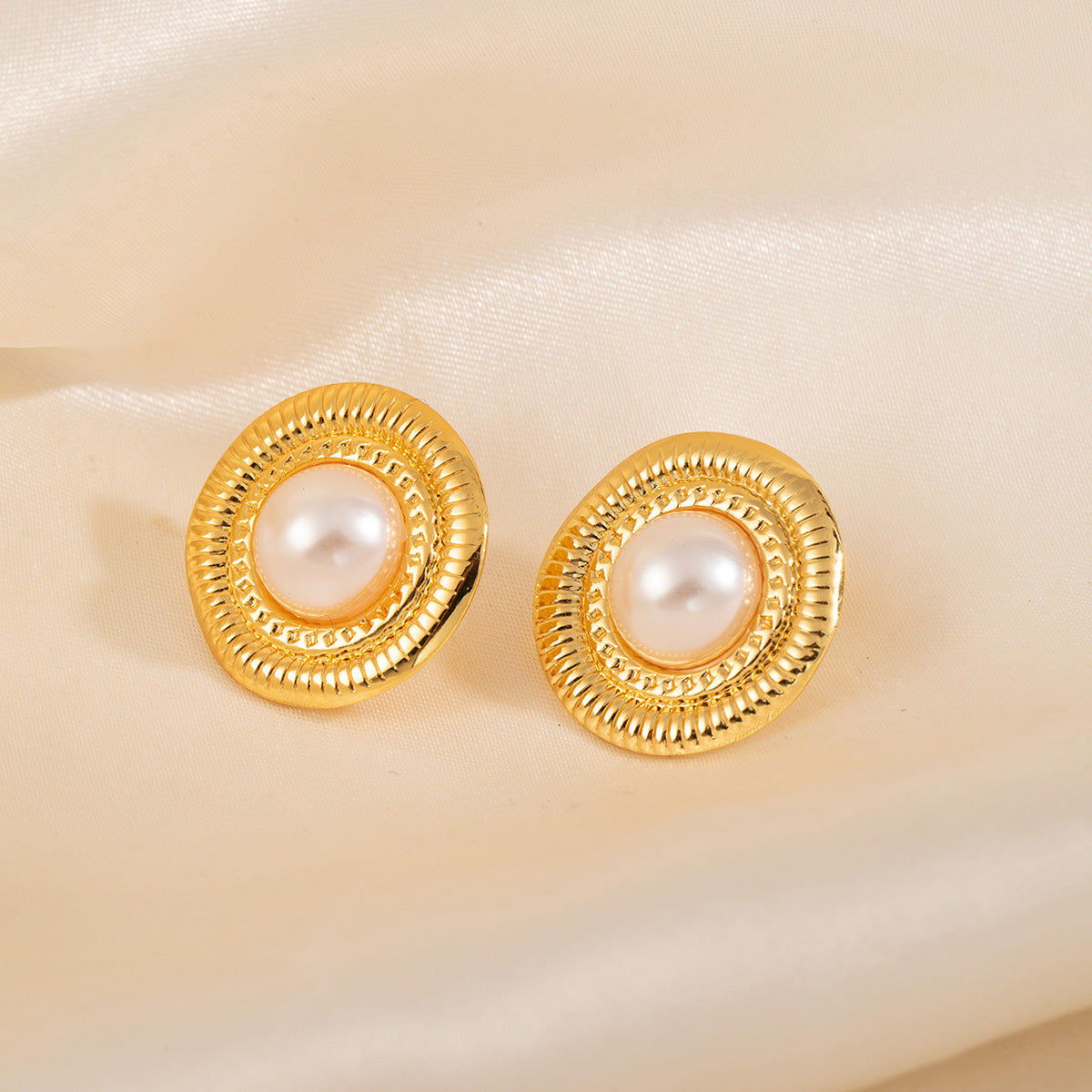 Steel Flower Heart Pearl Female Light Luxury Minority Water Stud Earrings