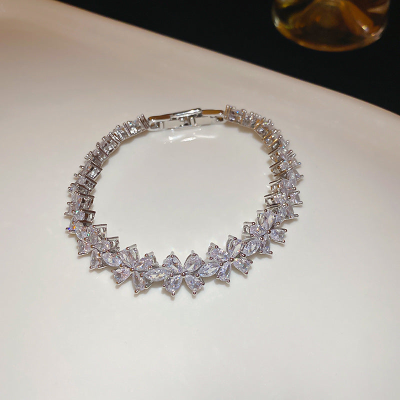 With Diamond Round Exquisite Fashion Retro Unique Design Light Luxury Bracelets
