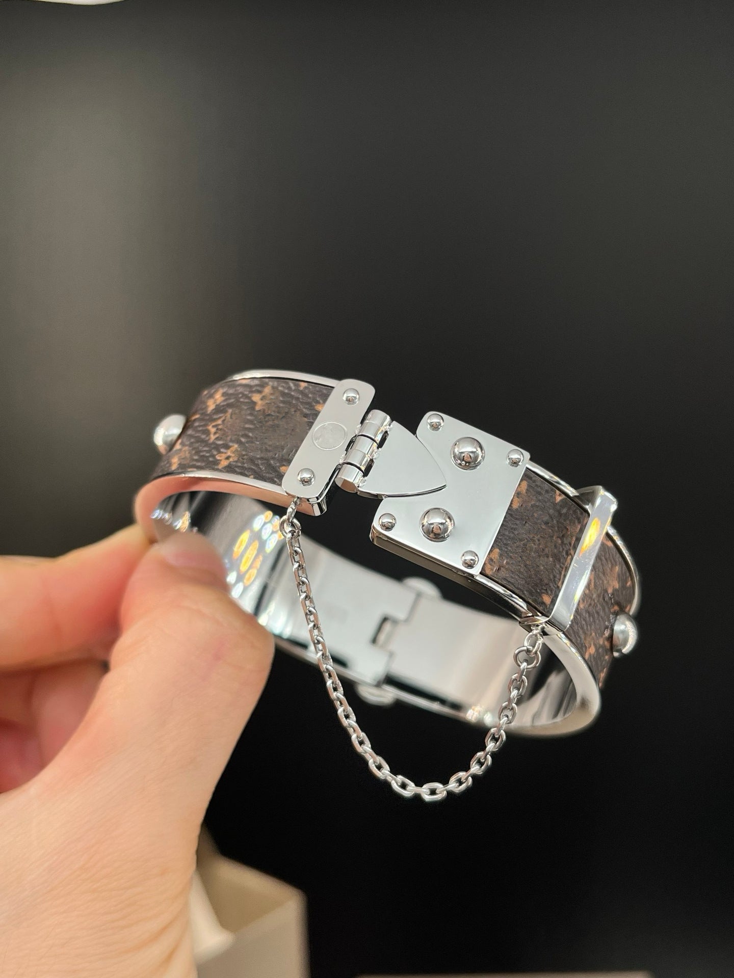 Women's & Men's Leather Wide V-shaped Buckle Affordable Luxury Fashion Couple Simple Bracelets