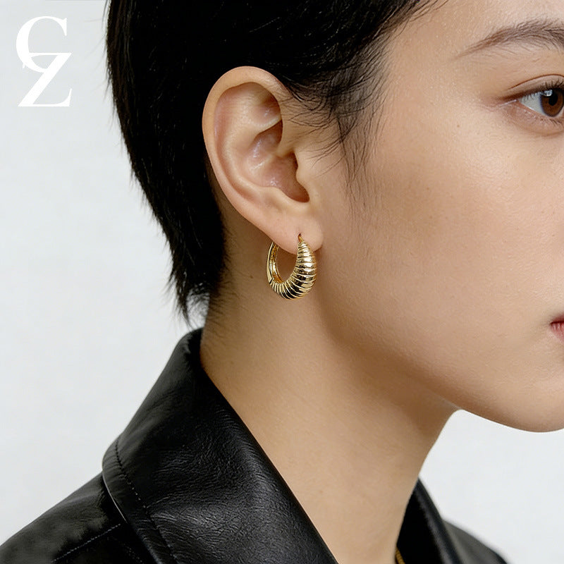Women's Light Luxury High-grade Retro Ear Clip Cold Earrings
