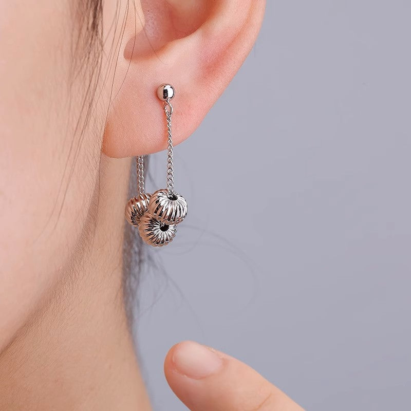 Women's Small Simple Hollow Pearl High-grade Refined Stud Earrings