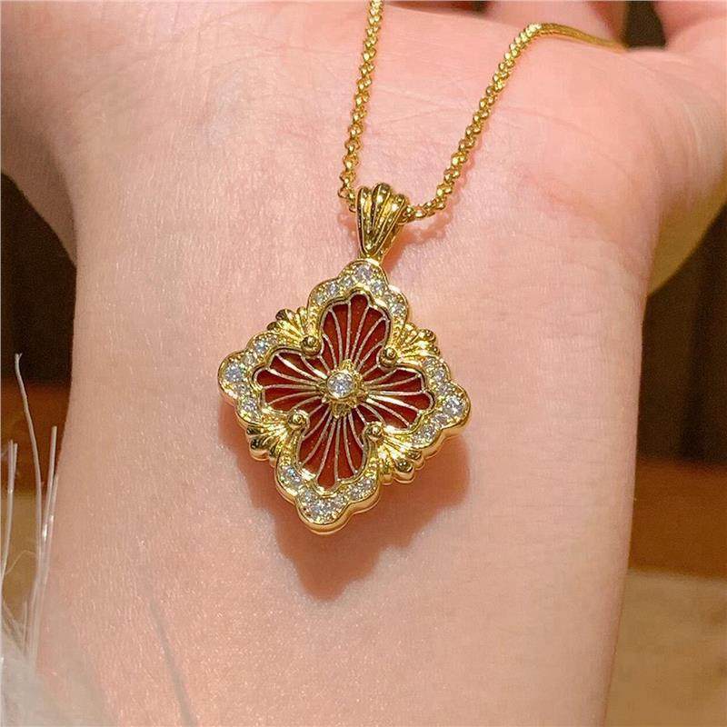 Women's Edition Opera Four-leaf Clover Gold-plated Fritillary Pendants