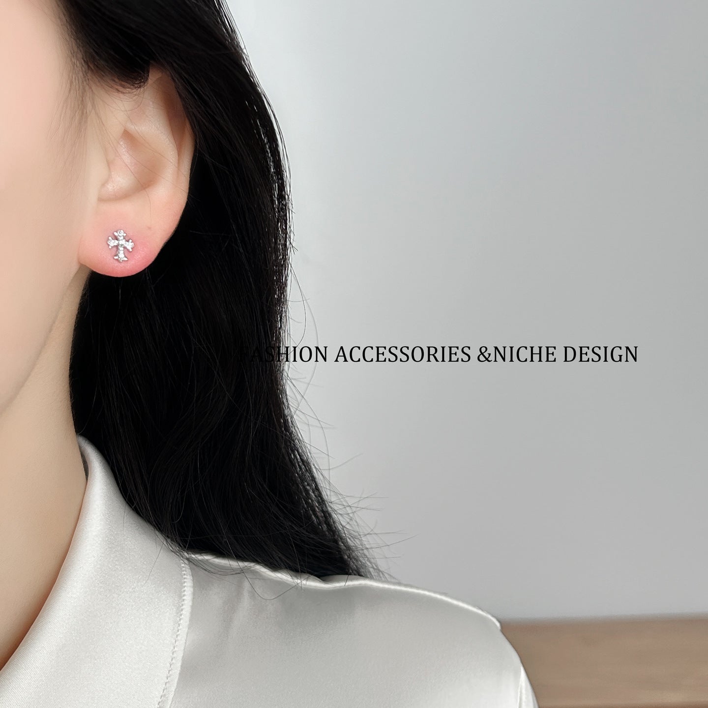 Women's Needle Micro Rhinestone Small Exquisite Ear Earrings