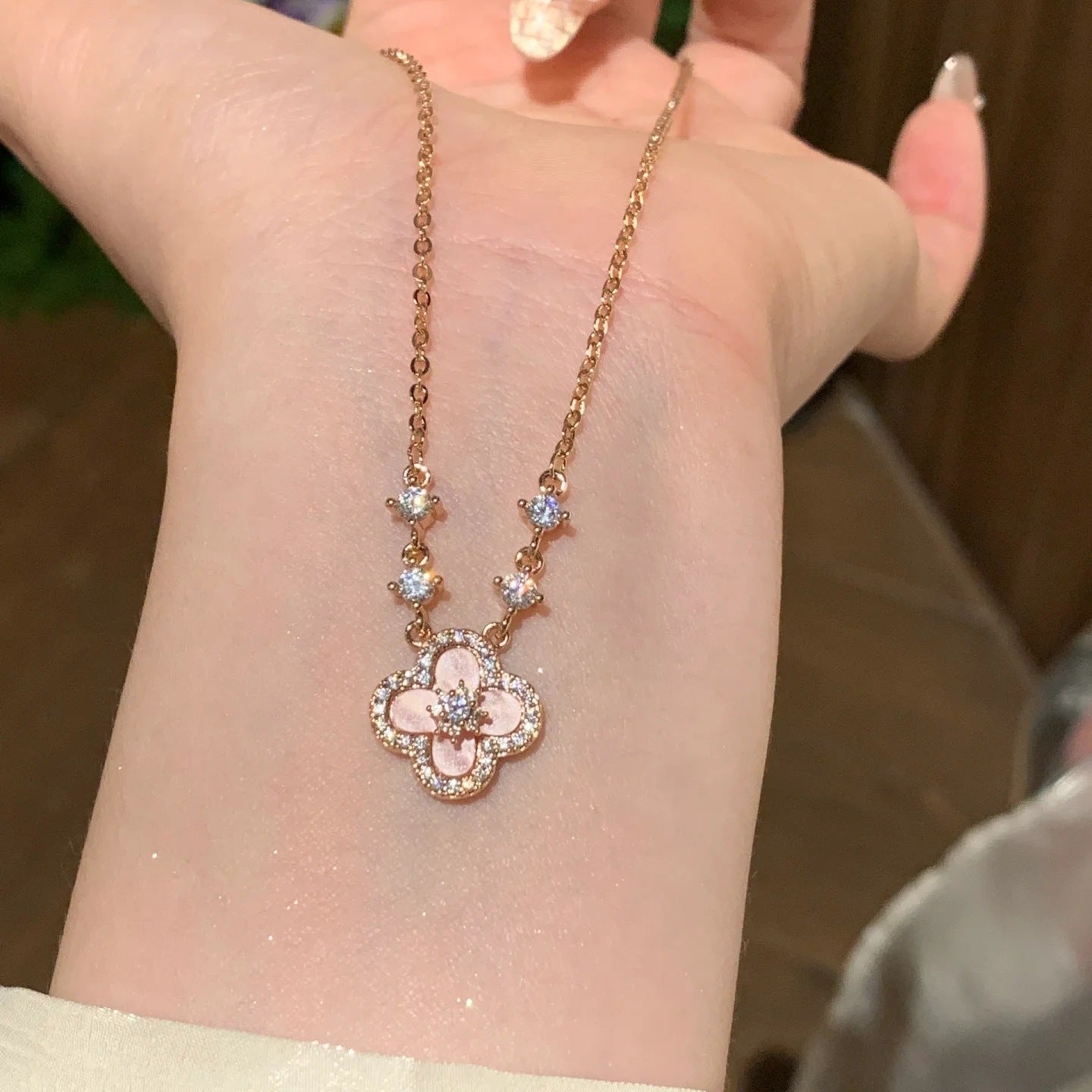 Sense Light Luxury Minority Four-leaf Flower Clavicle Chain Necklaces