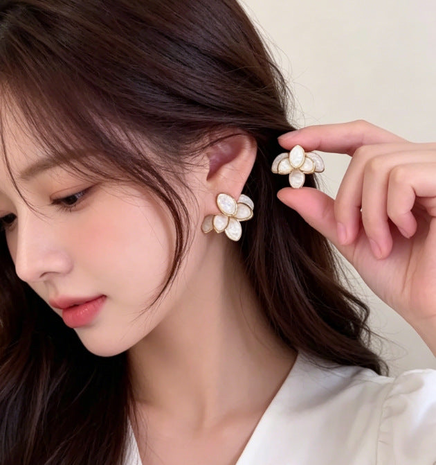 Women's Minority Design Fashionable Flower Light Luxury High-grade Temperament Earrings