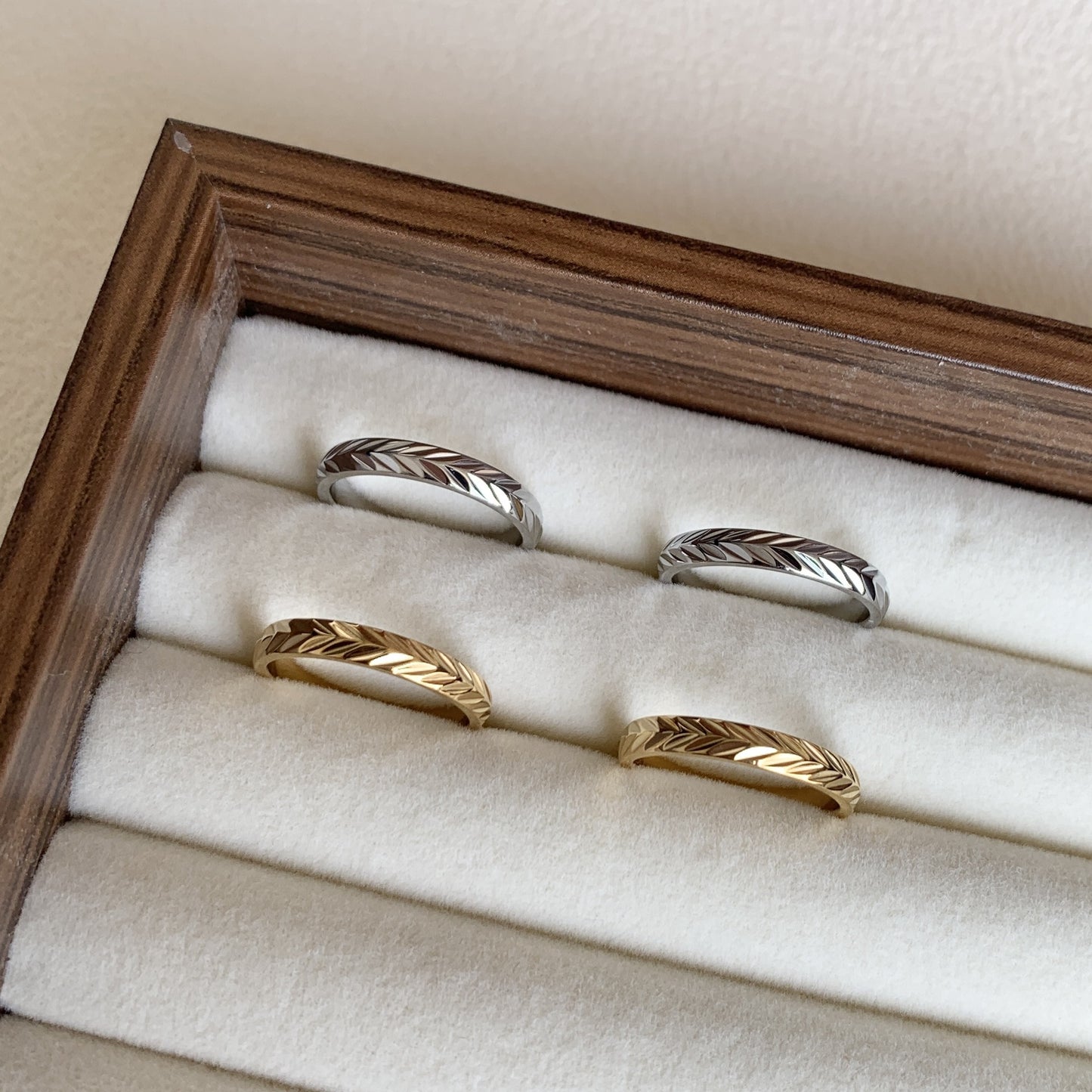 Lin High-grade Female Geometric Texture Wheat Design Light Ring