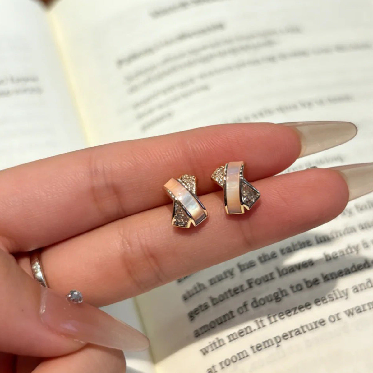 Women's Zircon Cross Fashion Simple Light Luxury Refined Rings