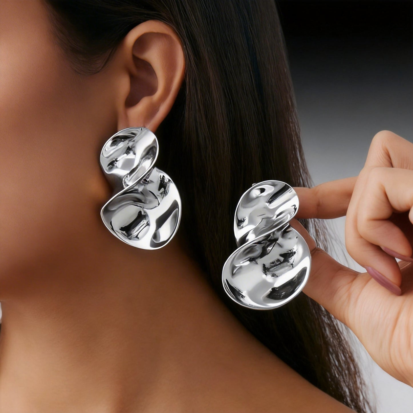 Women's Exaggerated Texture Three-dimensional Pleated Ladies Design Stud Earrings