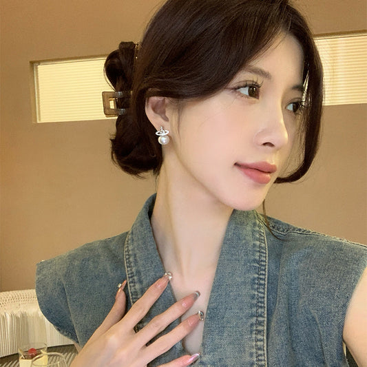 Planet Pearl Female Temperament Light Luxury Earrings