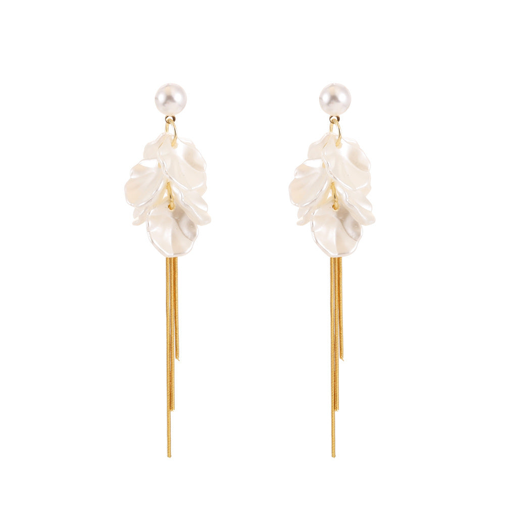 Women's High-grade Bright Pearl Petal Fringe Simple Graceful Fashionable Rings