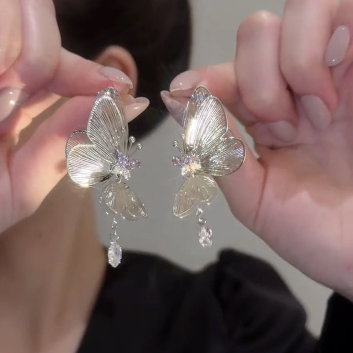 French Retro Hollow Tassel Light Luxury Luminous Sense Three-dimensional Wings Earrings