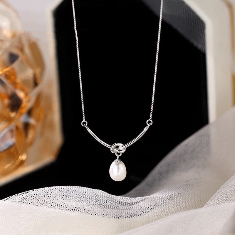 Gentle Sweet Smile Twisted Clavicle Chain Necklaces