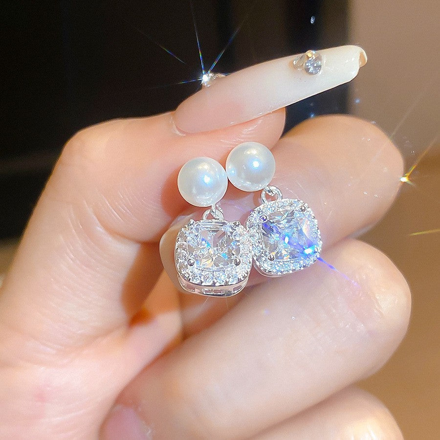 Women's Style Refined Zircon Flower Pearl Light Luxury High-grade Ear Earrings