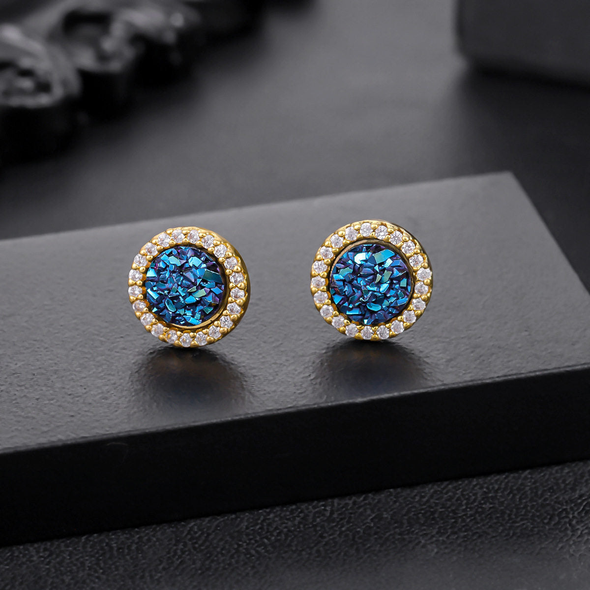 Women's & Men's Vug Bright Simple Fashion Fresh Light Luxury High Stud Earrings
