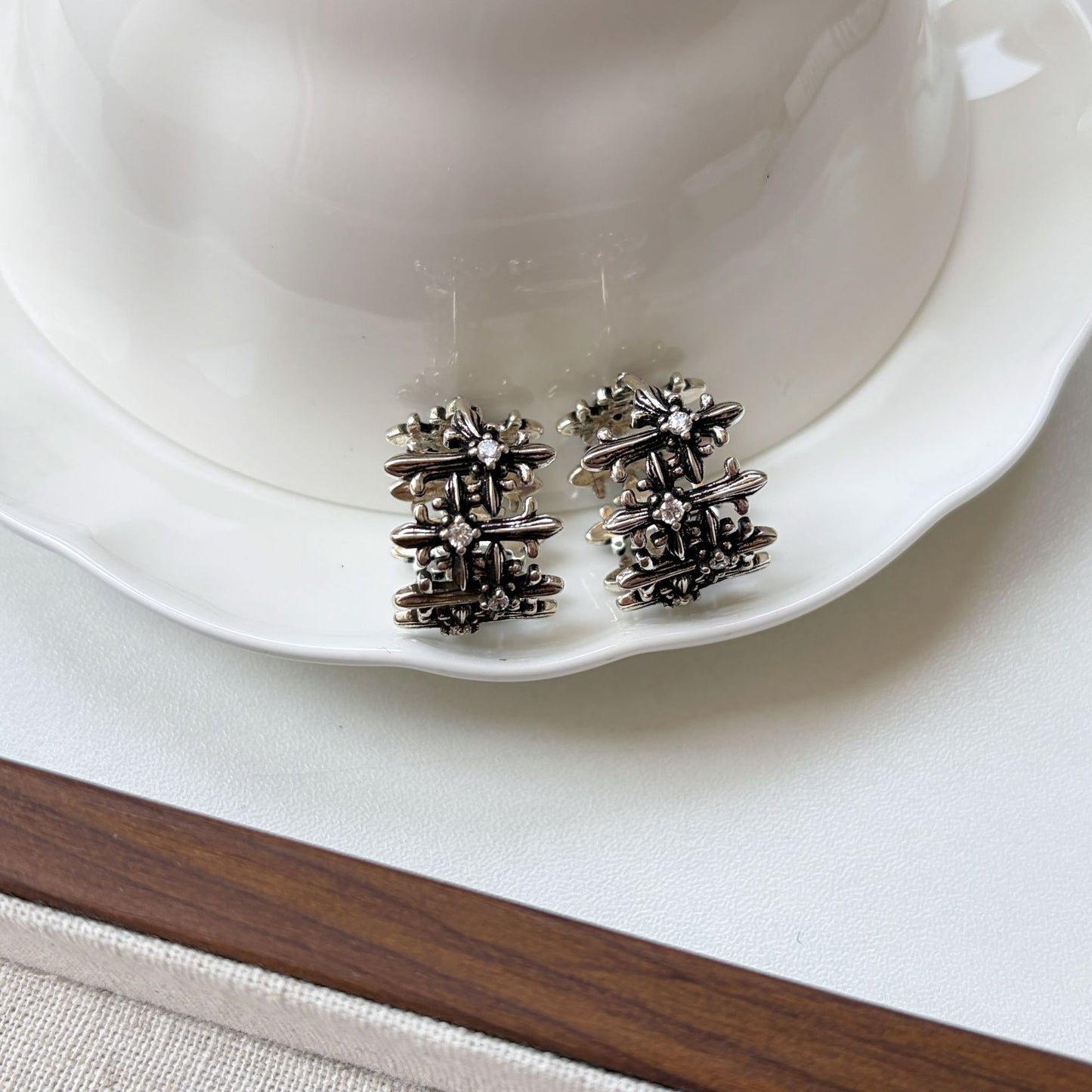 Cross Clip Female Distressed Style Niche Design Simple Earrings