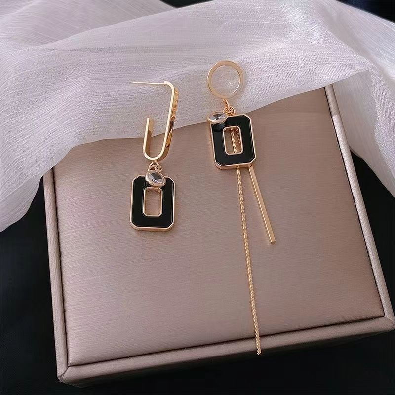 Women's Special Interest Light Luxury Square Tassel Earrings