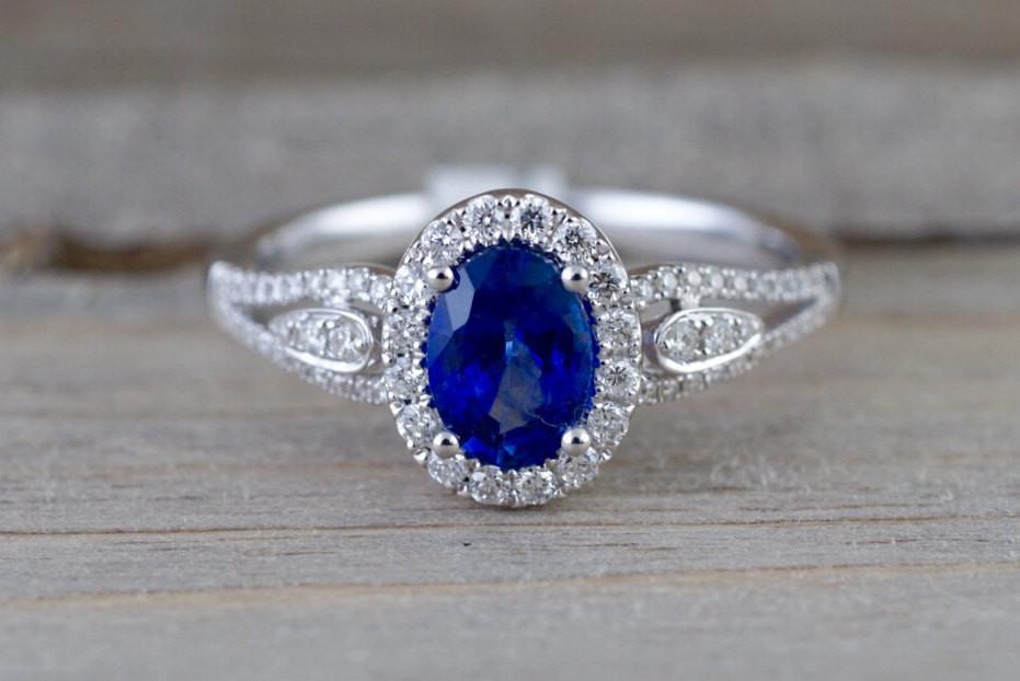 Women's Plaid Inlaid Sapphire Fashionable Exquisite Ring