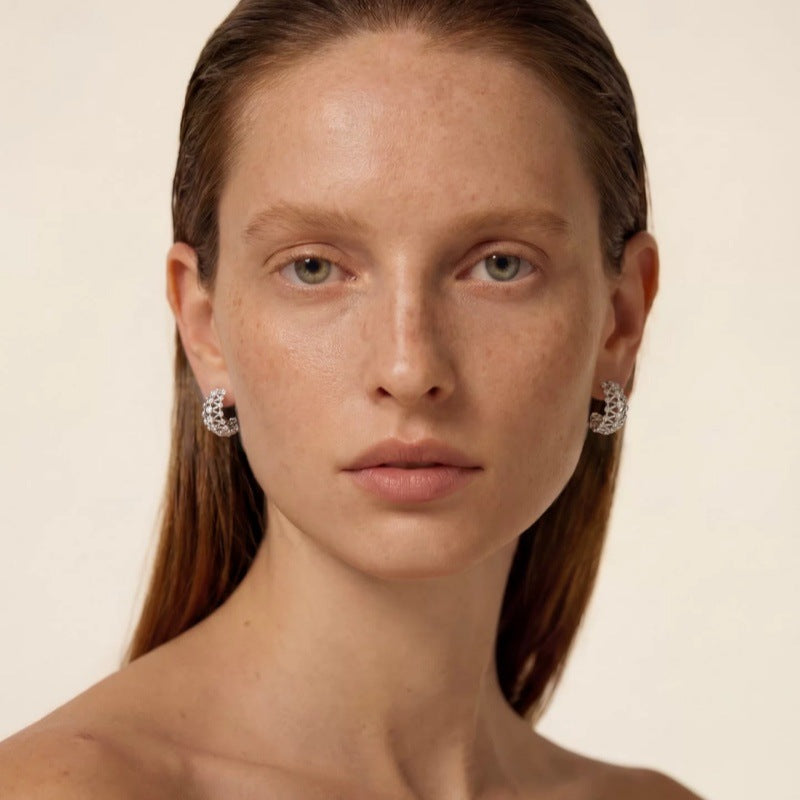 Star Weaving Hollow Ear Shaped Female Design Earrings