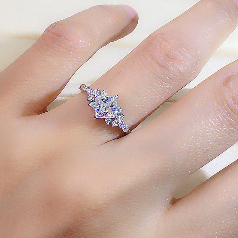 Female Small Flower Exquisite Fashion Wedding Rings
