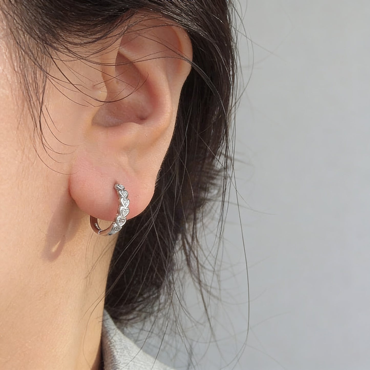 Gang Drill Shiny Zircon Heart-shaped Row Inlaid Sweet Feeling Full Ear Buckle