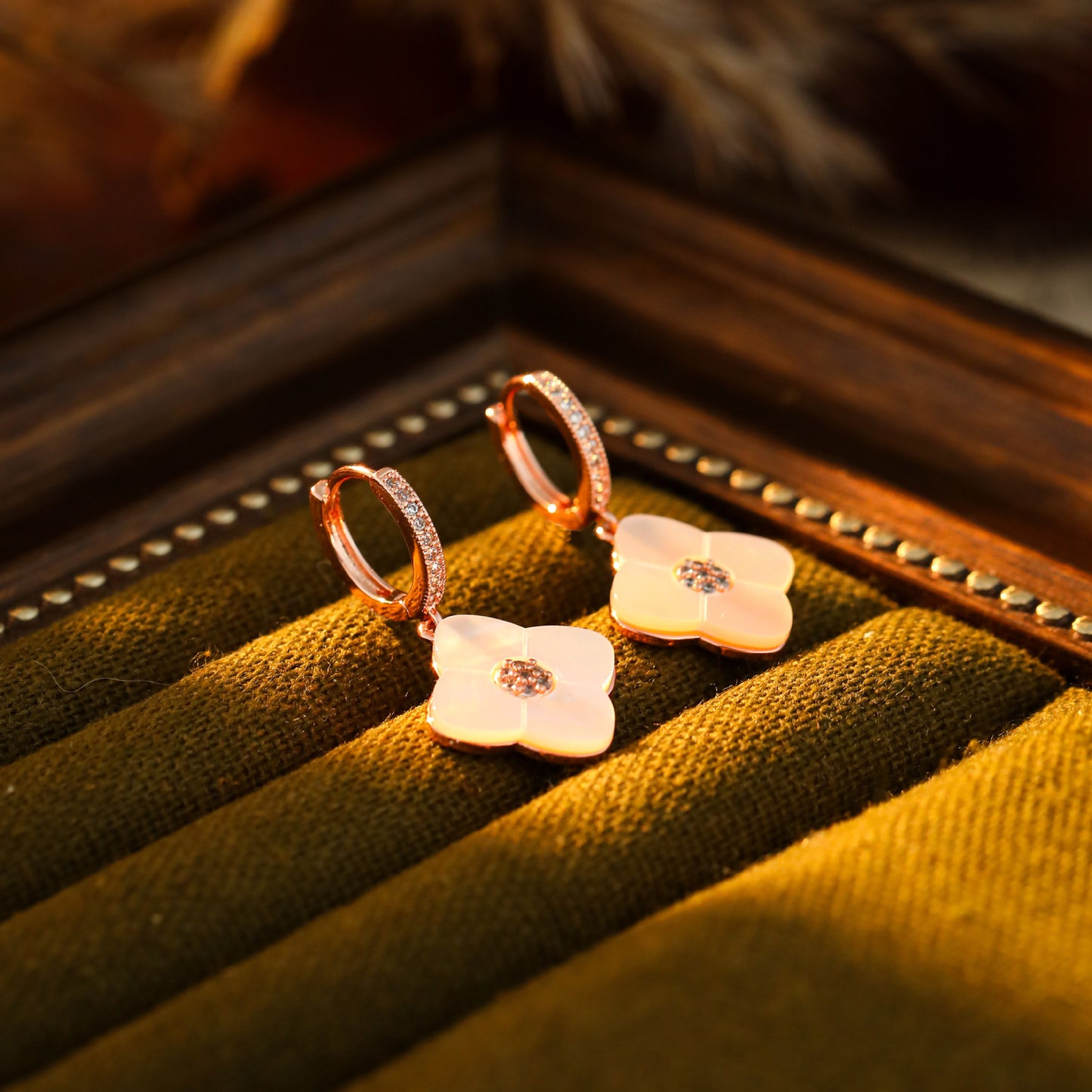 Clover Ear Clip High-grade Fashionable Rose Gold Electroplating Temperament Wild Earrings