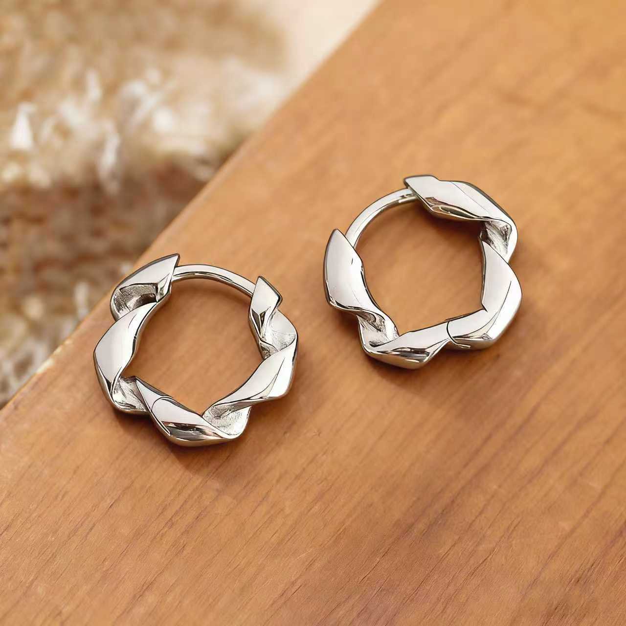 Luxury High-grade Twist Clip Geometric U-shaped Ear Buckle