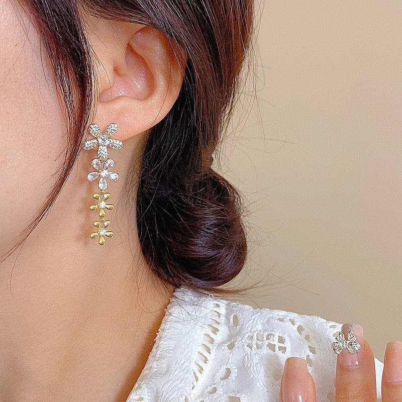 Mori Fresh Zircon Flower Ear Super Earrings