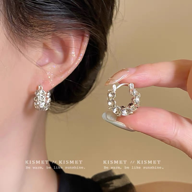 Charming Women's Bow Pearl Light Luxury Earrings