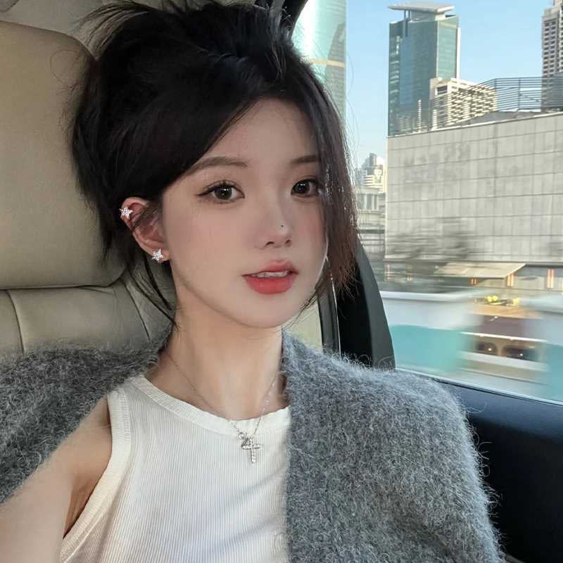 Women's Five-pointed Star Clip Fashionable Light Luxury Small Exquisite Design Ear Buckle