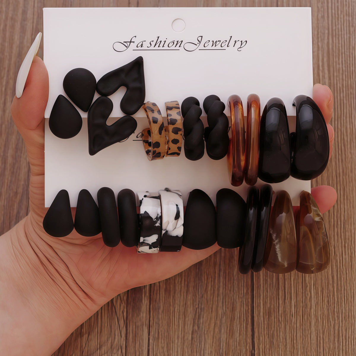 Women's Fashion Suit Temperament Wild Personality Trendy Style Earrings