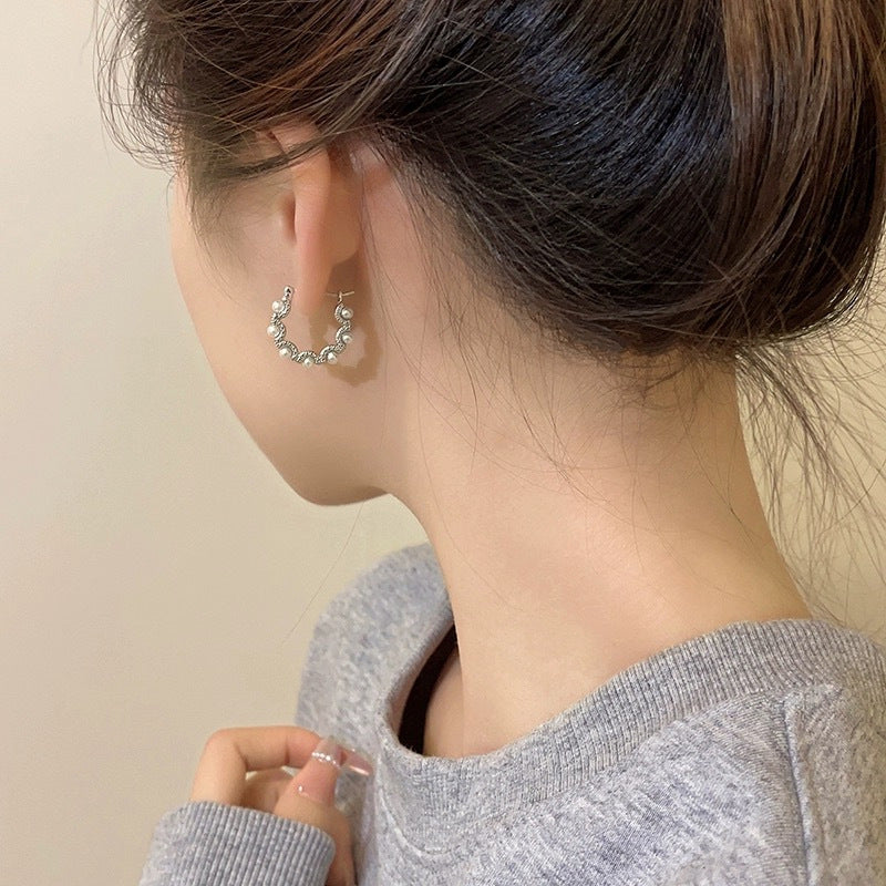 Circle Pearl Design Light Luxury High-grade Female Personality Earrings