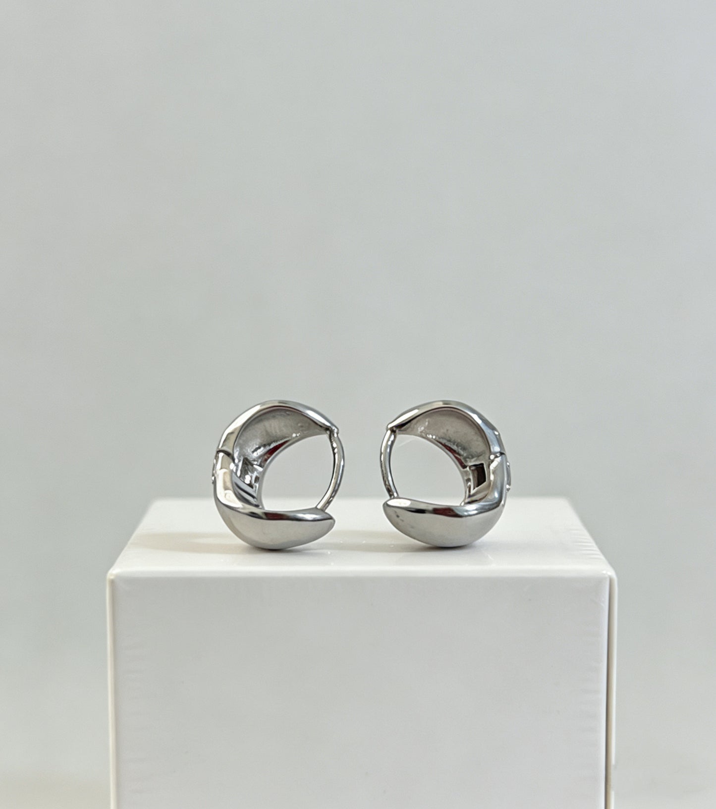 Women's Simple Ear Clip Light Luxury High-grade Commute Earrings