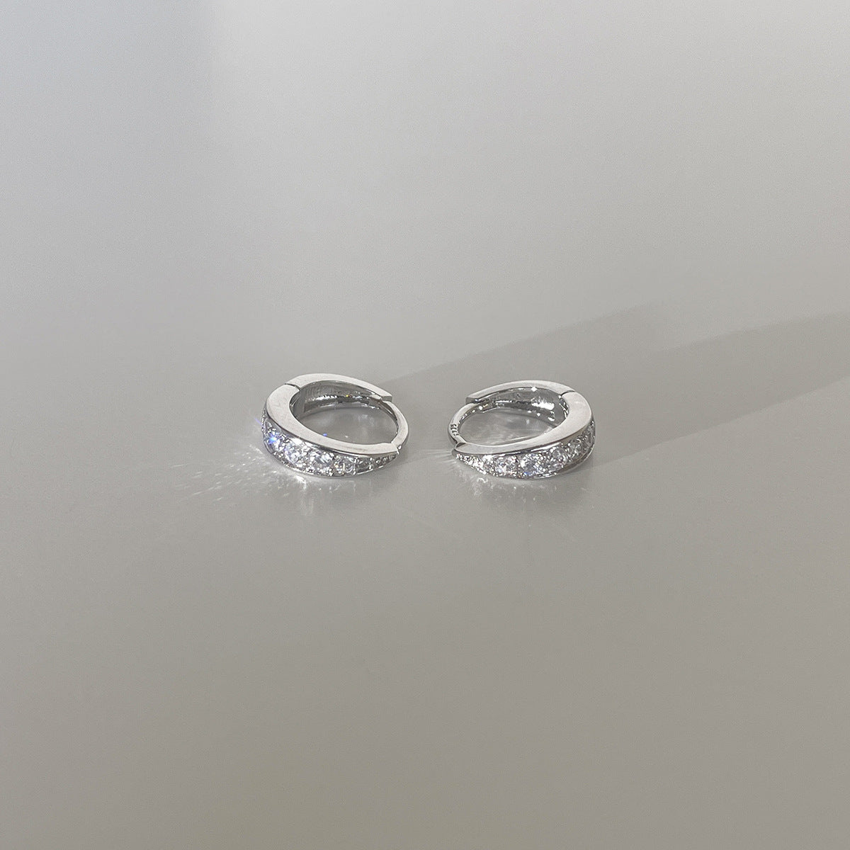 Women's High-grade Zircon Design Simple Sier Pin Ear Earrings