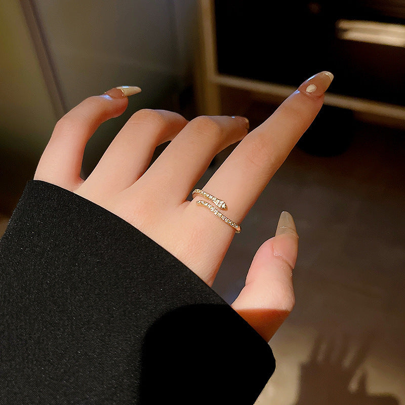 Simulated Snakes Forefinger Light Luxury Double Rings