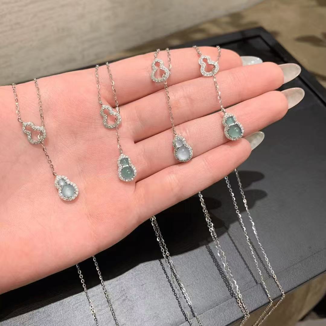 Women's Chinese Style Calabash Pendent National Design Light Luxury Exquisite Diamond Necklaces