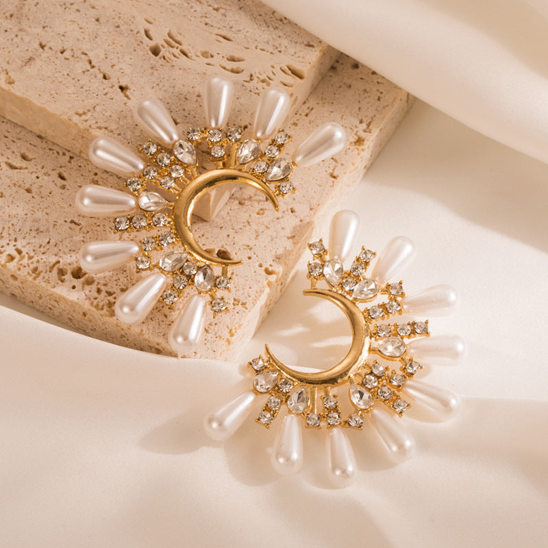 Women's Temperament Entry Lux High-grade Pearl Alloy Shaped Earrings