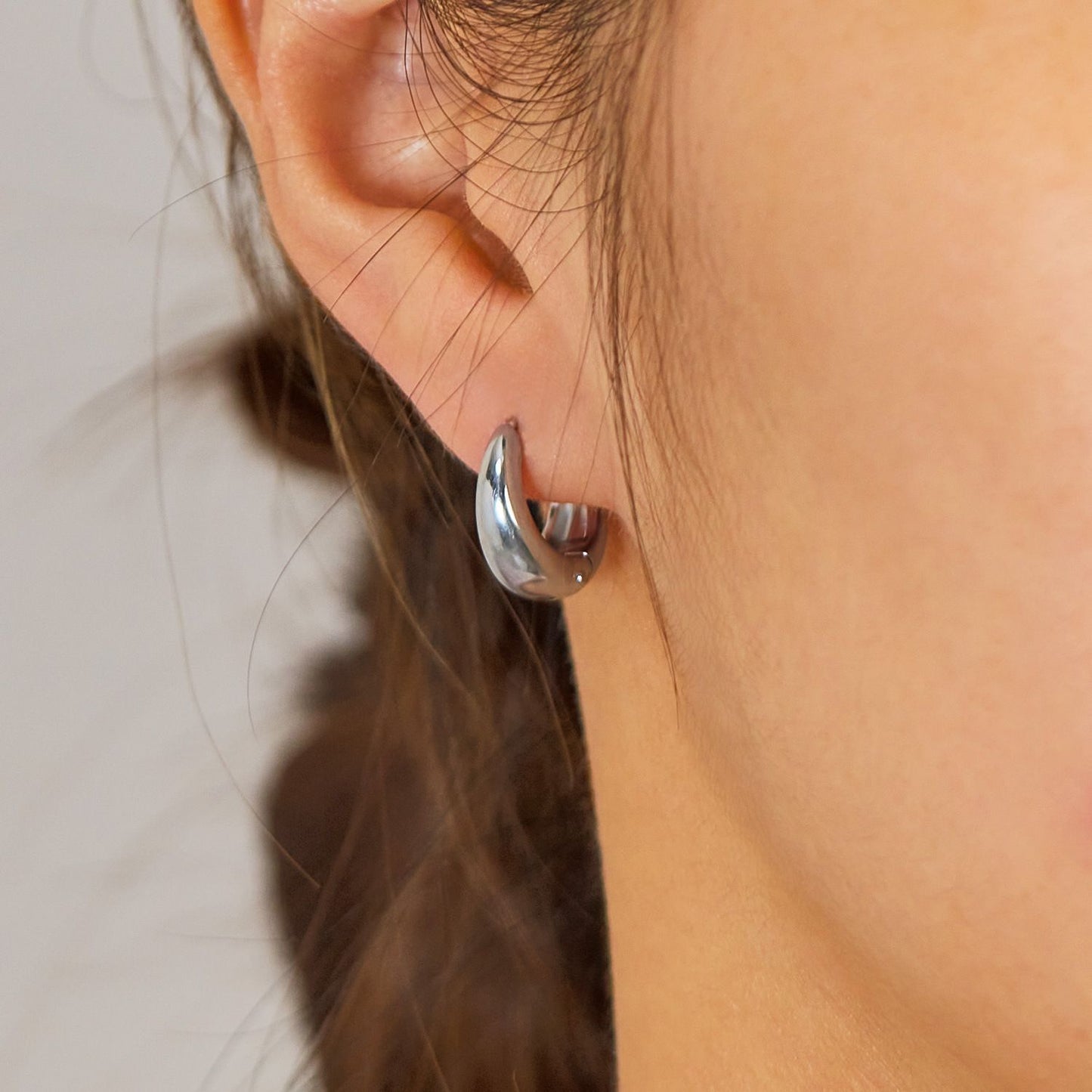 Women's Stainless Steel Fashionable Simple Elegant Circle Light Luxury Earrings