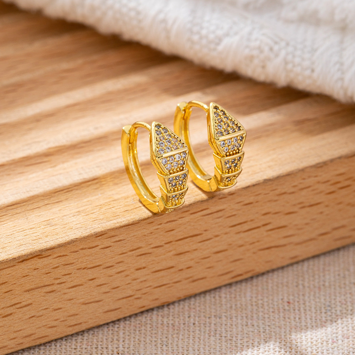 Classic Style Gold-plated Clover Clip High-grade Zircon Ear Buckle