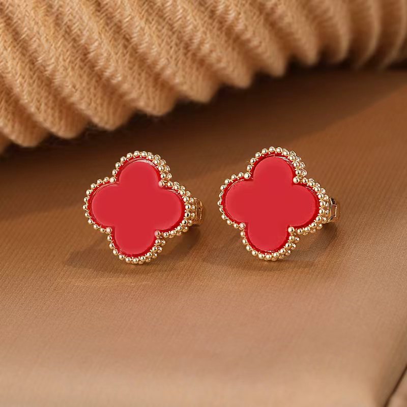 Leaf Clover Classic Style Light Luxury Ear Buckle