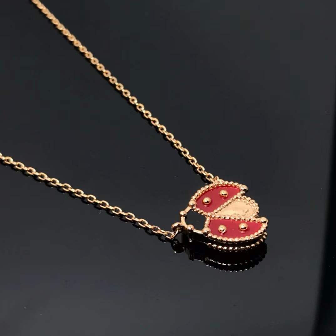 Women's Pork Belly Ladybug Light Luxury Fritillary Flower Fashion Necklace
