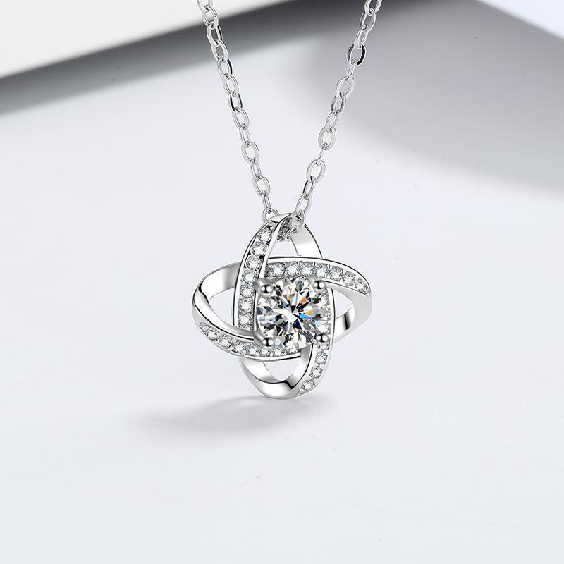 Clover Female Light Luxury Minority Design Clavicle Necklace