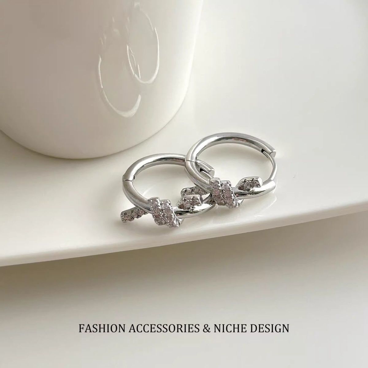 Women's & Men's Exquisite High-grade Clip Trendy Wild For Ear Buckle